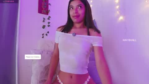 Snapshot of nicolle_swt chatting on June 24, 2026, 12:15 pm Nicolle online show from June 24, 2026, 12:15 pm