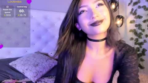 Nicolle online show from March 26, 2026, 1:38 pm