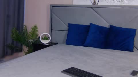 NicolRos online show from April 15, 2026, 1:51 pm