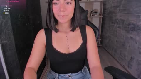 Snapshot of nicolross_ chatting on October 12, 2025, 12:59 pm NicolRoss online show from October 12, 2025, 12:59 pm