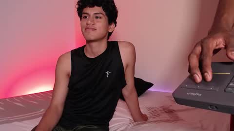 Snapshot of nicoymark1 chatting on November 19, 2025, 6:57 am Nico y Mark online show from November 19, 2025, 6:57 am