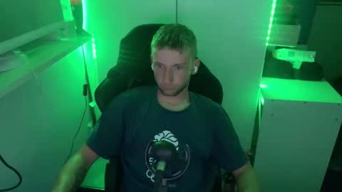 nicramga online show from October 5, 2025, 2:32 am