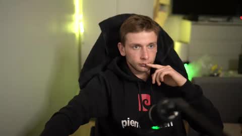 nicramga online show from November 20, 2025, 2:39 pm