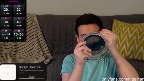 Snapshot of nigelhart chatting on January 1, 2025, 9:52 pm Nigel Hart online show from January 1, 2025, 9:52 pm