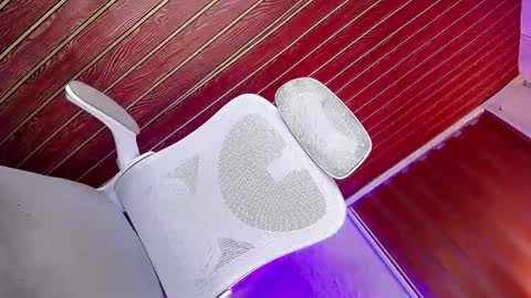 night_crystal1111 online show from March 19, 2026, 4:11 pm