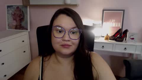 Snapshot of nightholly chatting on February 20, 2026, 6:48 am Holly online show from February 20, 2026, 6:48 am