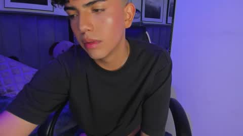 Snapshot of niick_twink chatting on October 31, 2025, 6:53 pm niick_twink online show from October 31, 2025, 6:53 pm