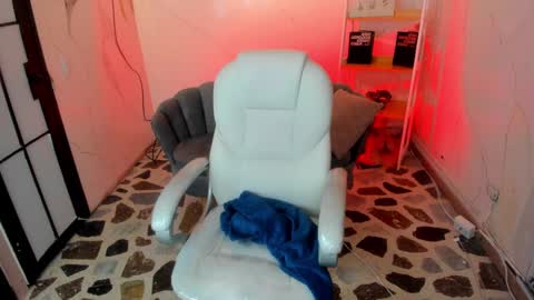 Snapshot of niickyjones chatting on September 19, 2025, 12:50 pm Anni online show from September 19, 2025, 12:50 pm