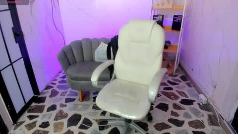 Snapshot of niickyjones chatting on September 25, 2025, 1:15 pm Anni online show from September 25, 2025, 1:15 pm