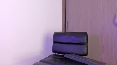 Nicoleth Mendez  online show from February 20, 2026, 1:02 am