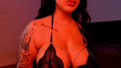 Niinarosee online show from March 12, 2026, 4:46 pm