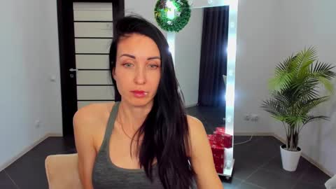 Snapshot of nikamiles chatting on December 1, 2024, 5:46 pm Nika online show from December 1, 2024, 5:46 pm