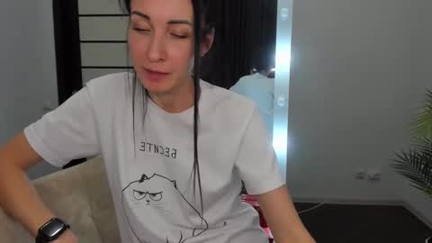 Snapshot of nikamiles chatting on December 20, 2024, 6:13 pm Nika online show from December 20, 2024, 6:13 pm