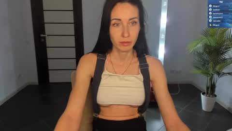 Snapshot of nikamiles chatting on January 2, 2025, 11:20 am Nika online show from January 2, 2025, 11:20 am