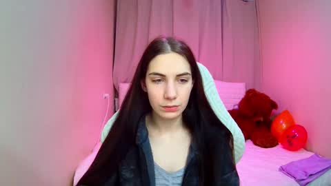 nikastarkk online show from February 18, 2026, 7:32 pm