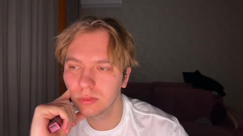 Snapshot of nikceline chatting on December 17, 2025, 4:35 pm Celine online show from December 17, 2025, 4:35 pm