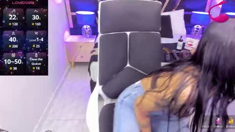 Snapshot of nikibryce_ chatting on February 9, 2025, 1:35 pm Niki online show from February 9, 2025, 1:35 pm