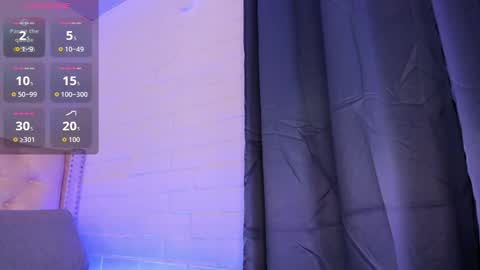 Niikii online show from October 31, 2025, 12:33 am