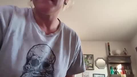 nikki32313 online show from September 28, 2025, 10:04 pm