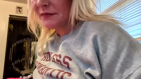 Snapshot of nikki32313 chatting on May 8, 2026, 10:20 am nikki32313 online show from May 8, 2026, 10:20 am