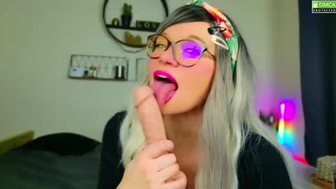 Snapshot of nikki_goldberg chatting on December 3, 2024, 8:28 pm Kitty Chatte online show from December 3, 2024, 8:28 pm