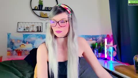 Snapshot of nikki_goldberg chatting on December 30, 2024, 8:15 pm Kitty Chatte online show from December 30, 2024, 8:15 pm