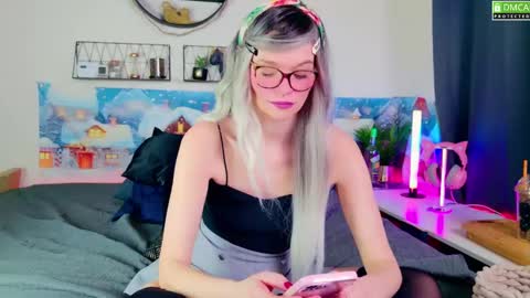 Snapshot of nikki_goldberg chatting on January 2, 2025, 6:50 am Kitty Chatte online show from January 2, 2025, 6:50 am