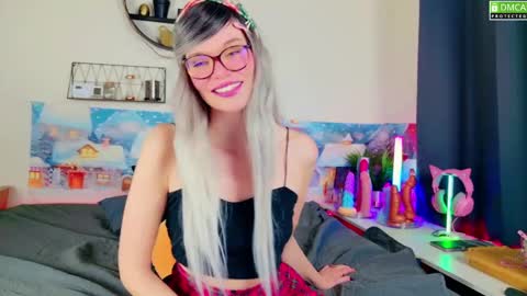 Snapshot of nikki_goldberg chatting on January 4, 2025, 7:34 am Kitty Chatte online show from January 4, 2025, 7:34 am