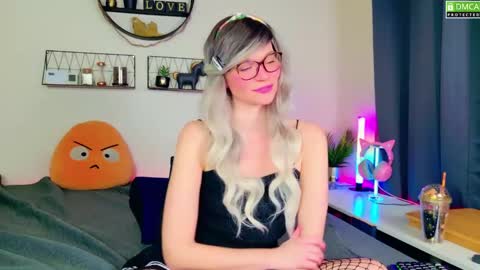 Snapshot of nikki_goldberg chatting on January 22, 2025, 8:38 pm Kitty Chatte online show from January 22, 2025, 8:38 pm