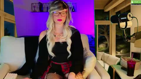 Snapshot of nikki_goldberg chatting on September 11, 2025, 8:09 pm Kitty Chatte online show from September 11, 2025, 8:09 pm