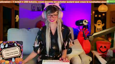 Snapshot of nikki_goldberg chatting on October 20, 2025, 8:09 pm Kitty Chatte online show from October 20, 2025, 8:09 pm