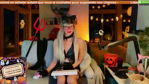 Snapshot of nikki_goldberg chatting on October 30, 2025, 8:42 pm Kitty Chatte online show from October 30, 2025, 8:42 pm