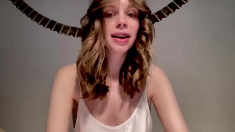 Snapshot of nikki_mi chatting on December 27, 2024, 10:12 am Nikki online show from December 27, 2024, 10:12 am