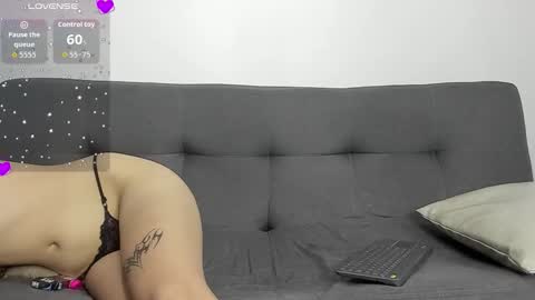 nikki_uwu online show from December 4, 2025, 8:06 pm