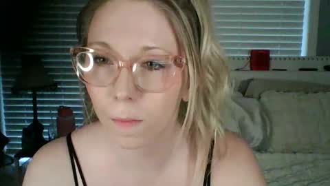 nikkib653466 online show from March 5, 2026, 11:23 pm