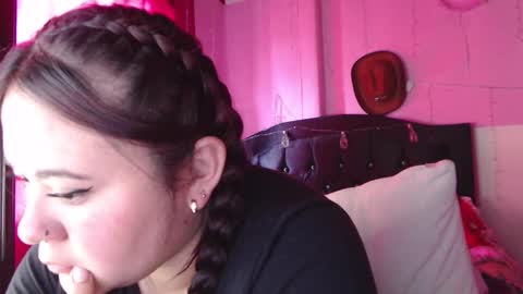 Snapshot of nikkirous_ chatting on February 7, 2026, 5:16 pm Nikkirous online show from February 7, 2026, 5:16 pm