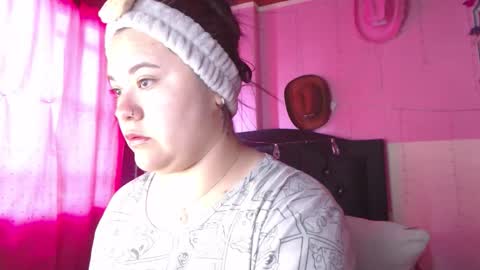 Snapshot of nikkirous_ chatting on February 17, 2026, 1:29 pm Nikkirous online show from February 17, 2026, 1:29 pm