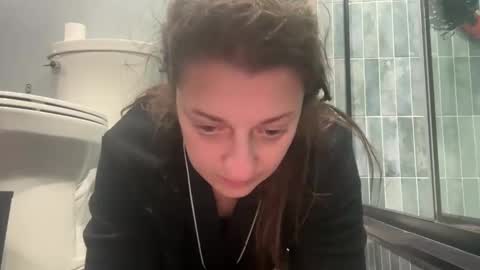 Snapshot of nikkisnow1 chatting on November 26, 2025, 4:35 am nikkisnow1 online show from November 26, 2025, 4:35 am