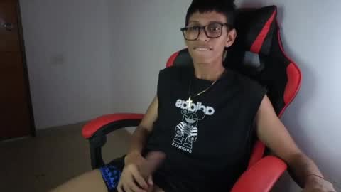 niklaus_wolf online show from April 17, 2026, 5:32 am