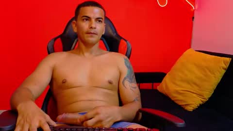 Snapshot of niko_hale chatting on November 20, 2025, 7:46 pm Niko online show from November 20, 2025, 7:46 pm