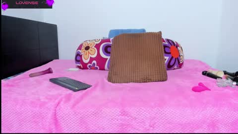 Snapshot of nikol32__ chatting on March 4, 2025, 7:22 pm dayan online show from March 4, 2025, 7:22 pm