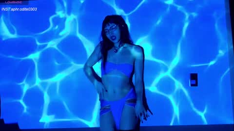 Snapshot of nikol_je chatting on October 3, 2025, 10:18 pm Nicole cam online show from October 3, 2025, 10:18 pm