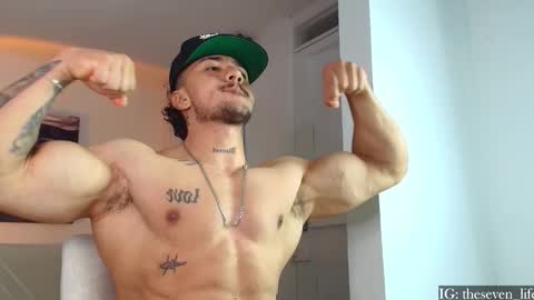 Snapshot of nikolaylisin chatting on October 22, 2025, 3:51 am Niko online show from October 22, 2025, 3:51 am