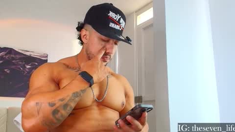 Snapshot of nikolaylisin chatting on November 21, 2025, 6:06 pm Niko online show from November 21, 2025, 6:06 pm