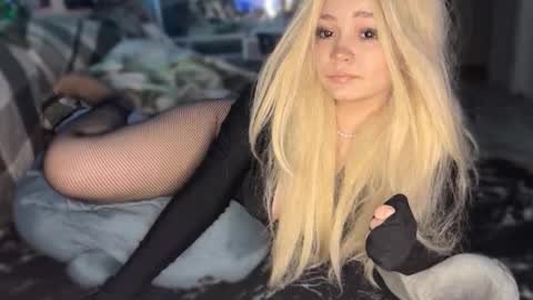 nikoli_naw online show from February 24, 2026, 7:34 pm