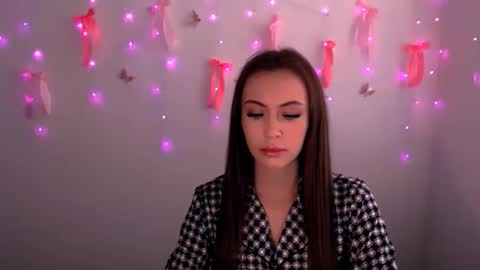 nikonara_ online show from May 24, 2026, 12:21 pm