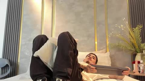 Niko Stone online show from December 23, 2025, 1:36 am