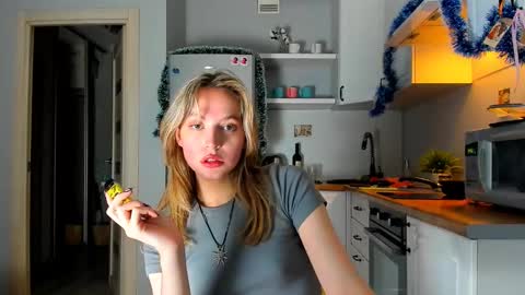 Snapshot of niky_jess chatting on December 23, 2024, 6:37 pm Veronica online show from December 23, 2024, 6:37 pm