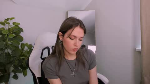 Snapshot of niky_jess chatting on January 26, 2025, 8:57 am Veronica online show from January 26, 2025, 8:57 am