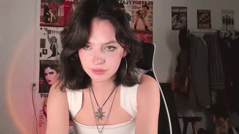 Snapshot of niky_jess chatting on October 5, 2025, 1:59 am Veronica online show from October 5, 2025, 1:59 am